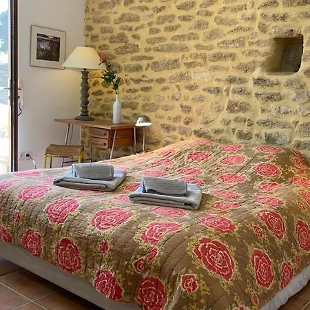 펜션 Old House, Close To Uzes *